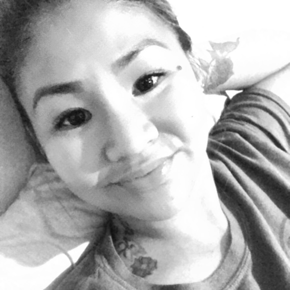 Meet your posher, April - Picture 1 of 1